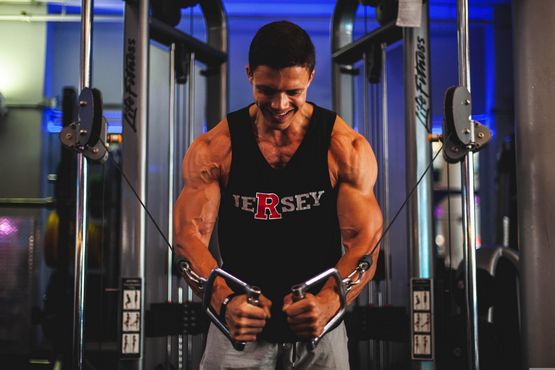 ¿Cómo ayudan los esteroides a ganar masa muscular? Efectos secundarios